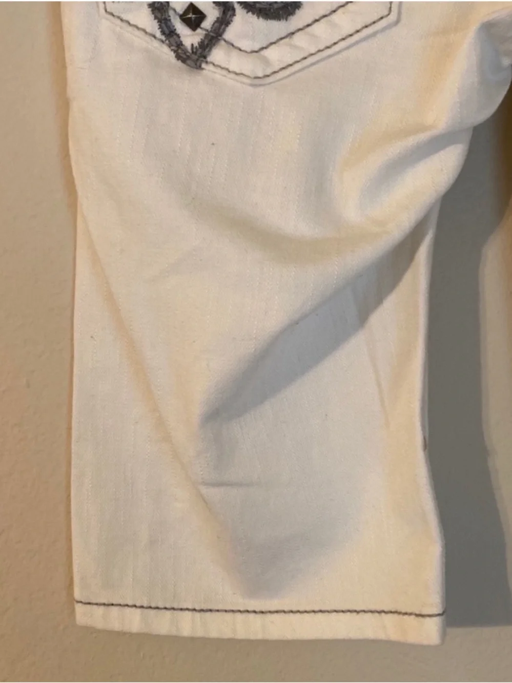 MISS ME white fleur-de-lis Bermuda shorts - Picture 2 of 4